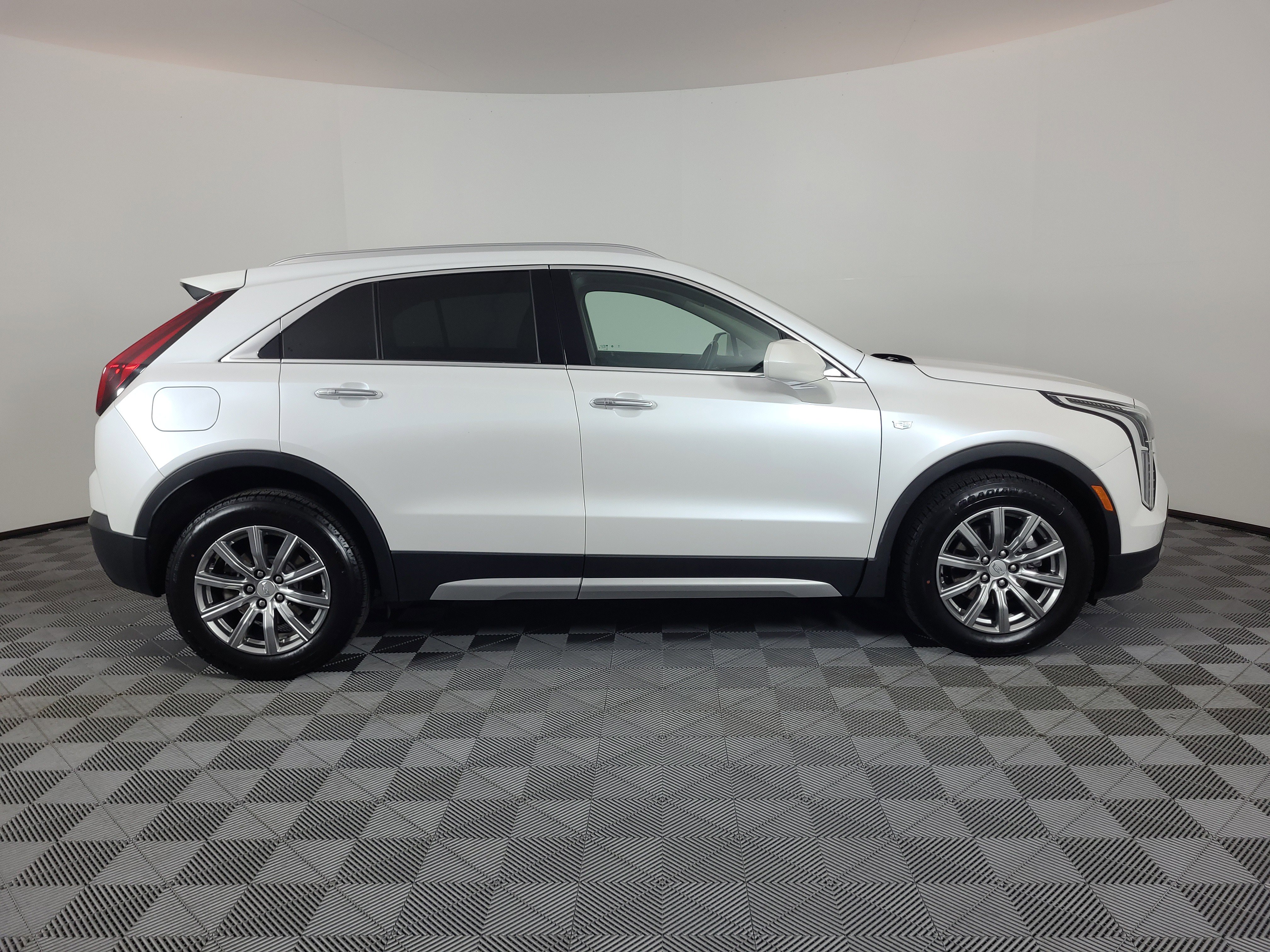 Used 2019 Cadillac XT4 Premium Luxury with VIN 1GYFZDR49KF229462 for sale in Brighton, CO