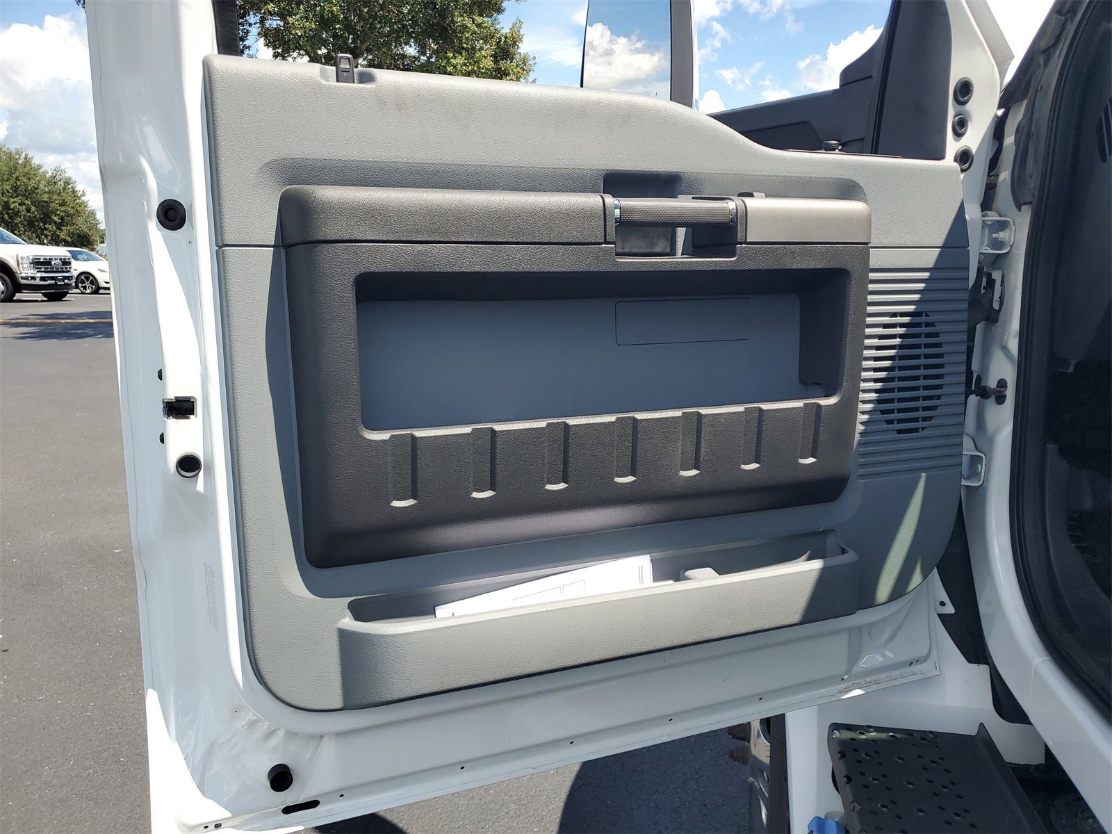 2025 Ford F-750 Base photo 3