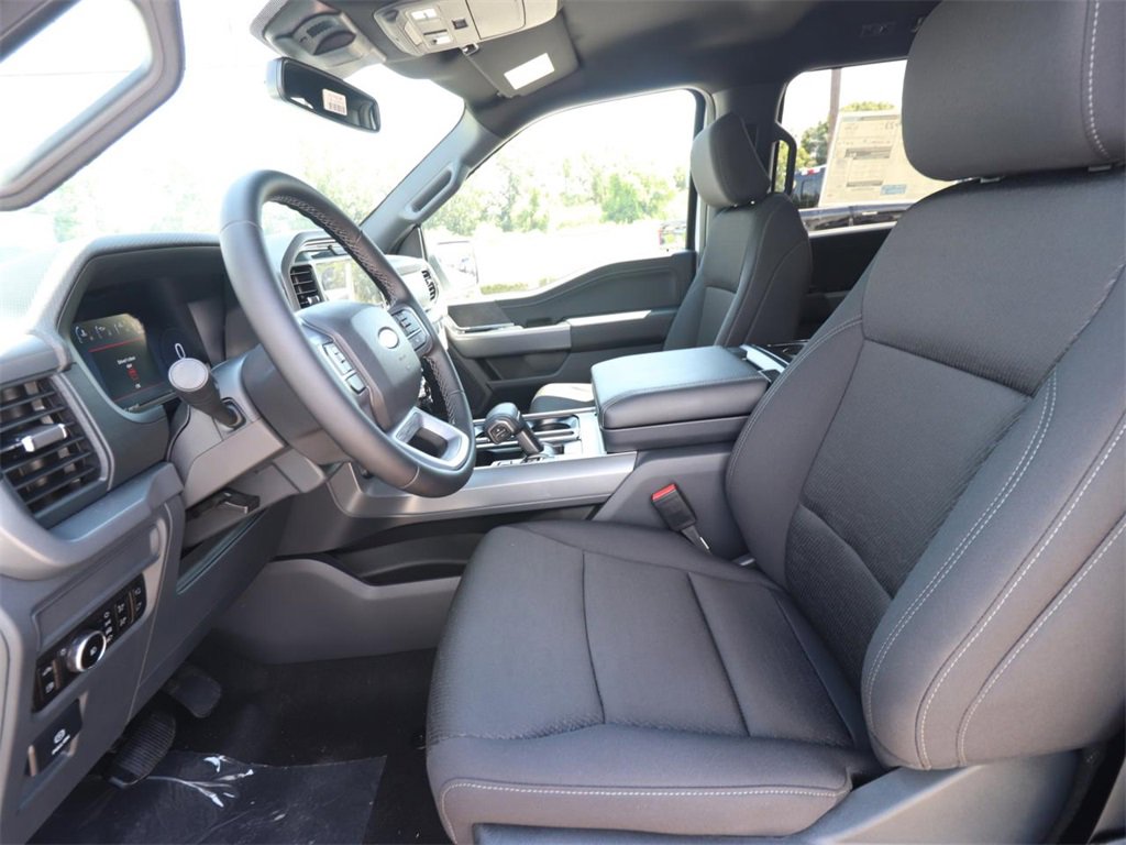 2025 Ford F-150 XLT photo 2