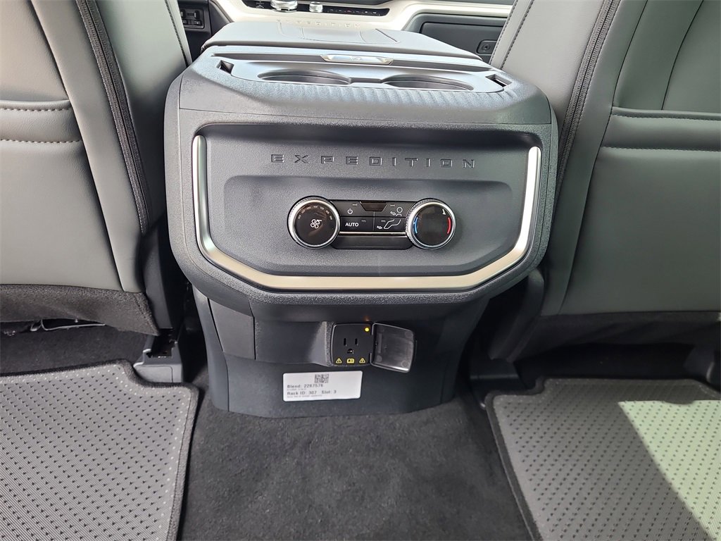 2025 Ford Expedition MAX photo 11