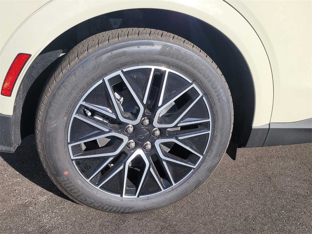 2025 Ford Mustang Mach-E Premium photo 4