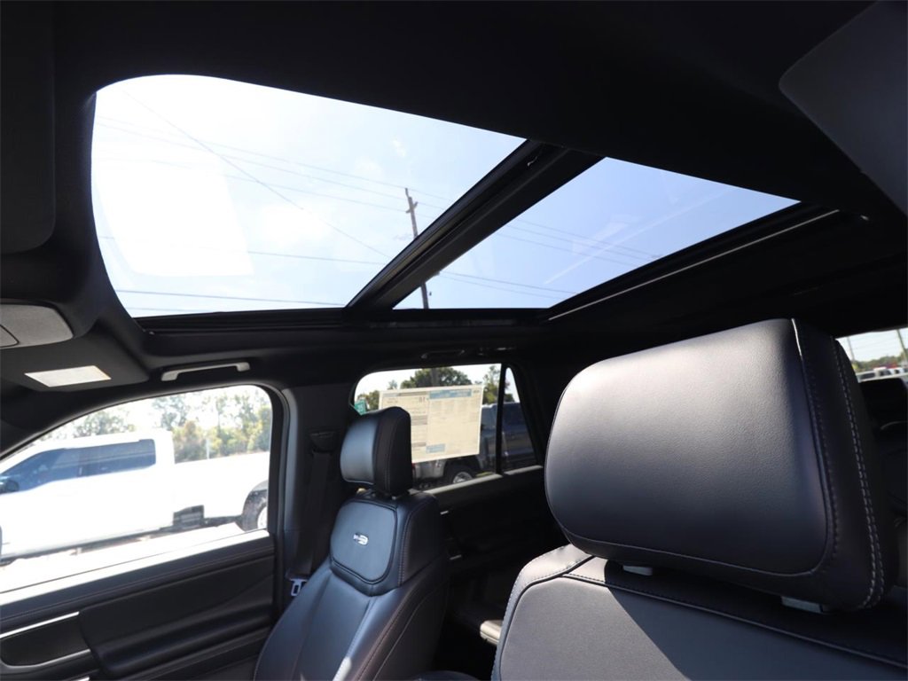 2025 Ford Expedition MAX Platinum photo 4