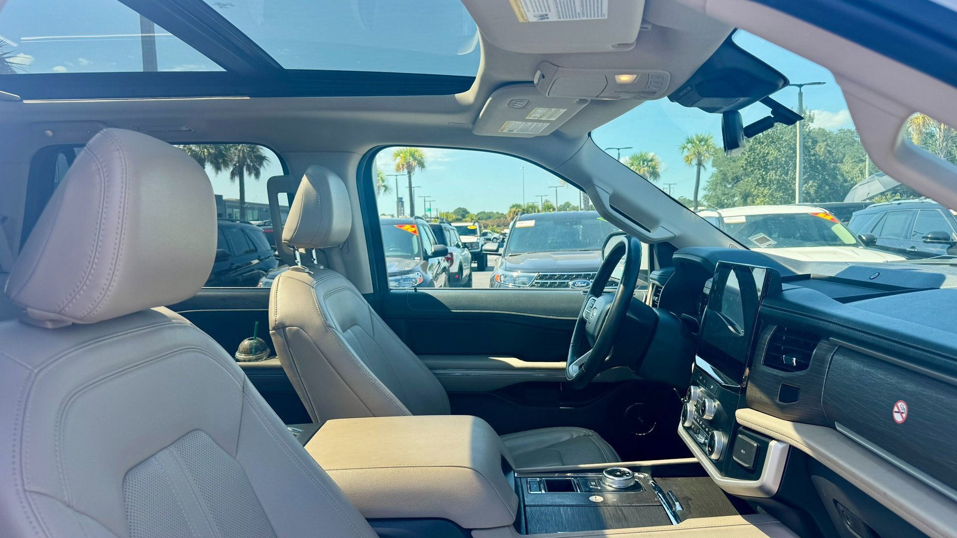 2024 Ford Expedition Limited photo 4