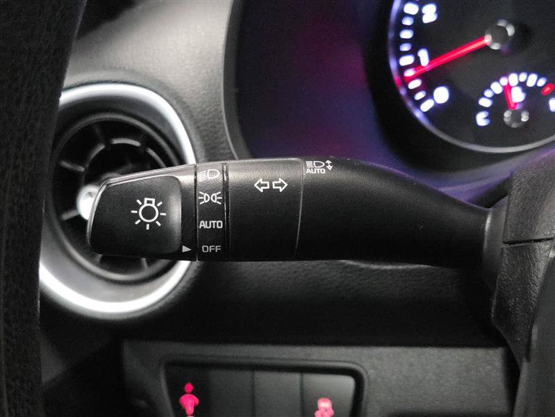 2023 Kia Forte LXS - Photo 18