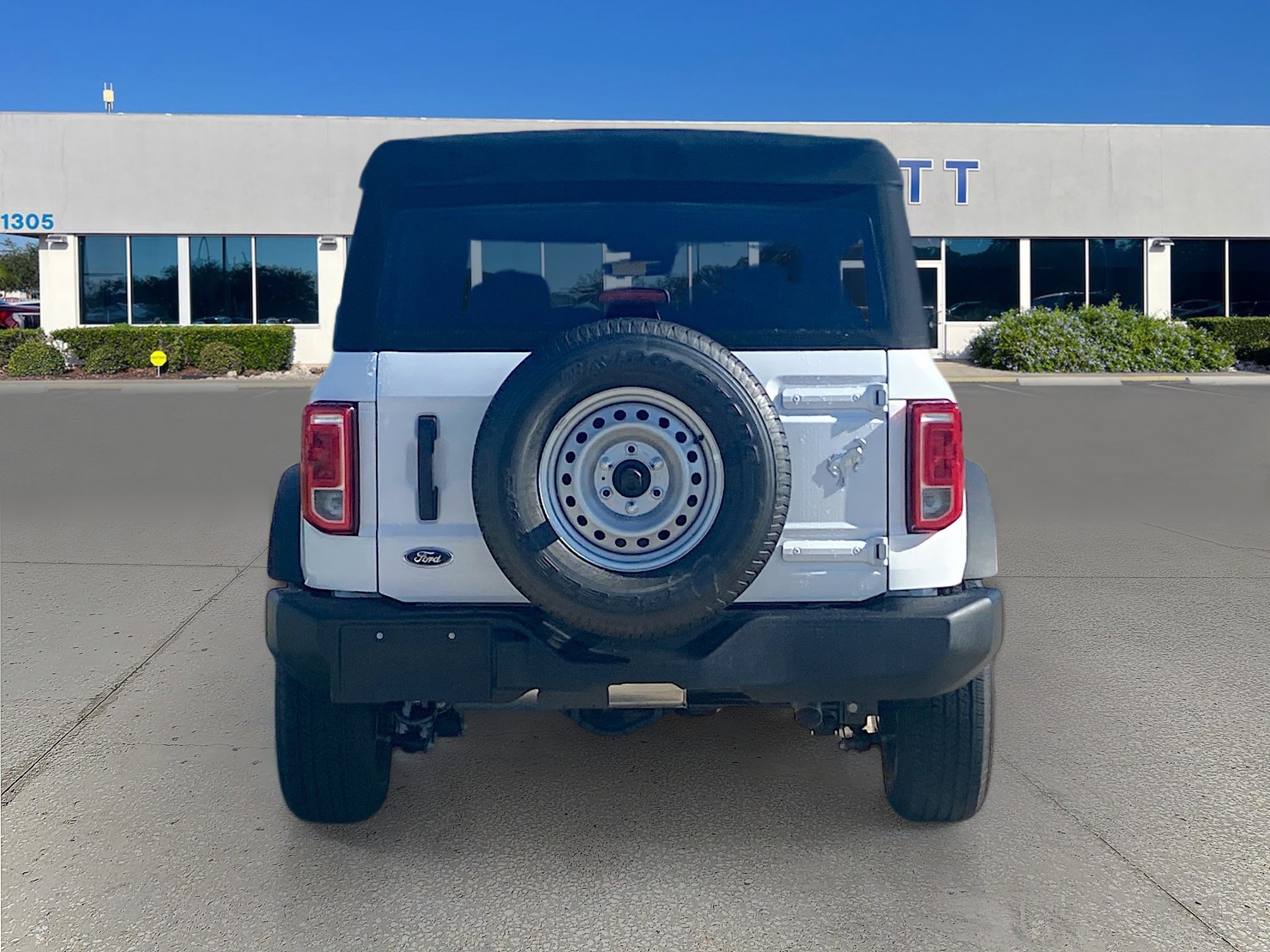 2025 Ford Bronco Base photo 2